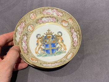 Un service &agrave; th&eacute; de 21 pi&egrave;ces en porcelaine de Chine aux armes de 'Van der Cruyce' pour le march&eacute; belge, Qianlong