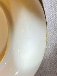 Un service &agrave; th&eacute; de 21 pi&egrave;ces en porcelaine de Chine aux armes de 'Van der Cruyce' pour le march&eacute; belge, Qianlong