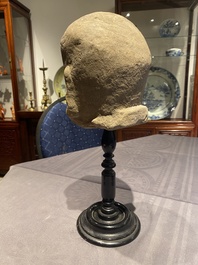 T&ecirc;te d'un Luohan en gr&egrave;s sculpt&eacute;, Chine, Yuan/Ming