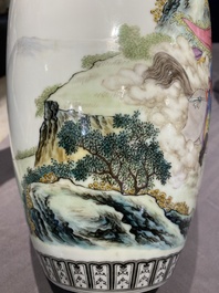 Paire de vases en porcelaine de Chine famille rose &agrave; d&eacute;cor de l'histoire de Hua Mulan, marque de Jingdezhen, R&eacute;volution Culturelle
