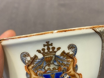 Un service &agrave; th&eacute; de 21 pi&egrave;ces en porcelaine de Chine aux armes de 'Van der Cruyce' pour le march&eacute; belge, Qianlong