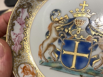 Un service &agrave; th&eacute; de 21 pi&egrave;ces en porcelaine de Chine aux armes de 'Van der Cruyce' pour le march&eacute; belge, Qianlong