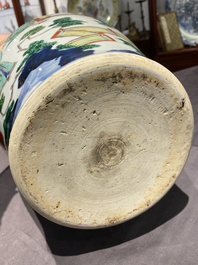 Vase couvert en porcelaine de Chine wucai &agrave; sujet narratif, &eacute;poque Transition