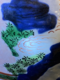Vase couvert en porcelaine de Chine wucai &agrave; sujet narratif, &eacute;poque Transition