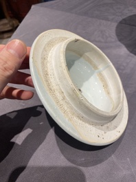 Vase couvert en porcelaine de Chine wucai &agrave; d&eacute;cor de gar&ccedil;ons jouant, &eacute;poque Transition