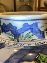 Vase couvert en porcelaine de Chine wucai &agrave; d&eacute;cor de gar&ccedil;ons jouant, &eacute;poque Transition