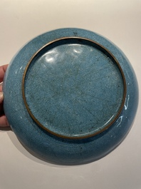 Een Chinees bord in Canton email met 'sanduo' decor, Qianlong