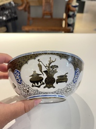 Paire de bols en &eacute;maux de Canton &agrave; d&eacute;cor d'antiquit&eacute;s, Chine, Yongzheng/Qianlong