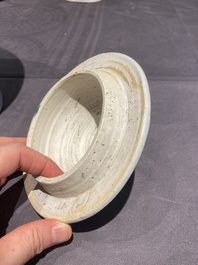 Vase couvert en porcelaine de Chine wucai &agrave; sujet narratif, &eacute;poque Transition