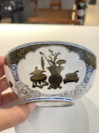 Paire de bols en &eacute;maux de Canton &agrave; d&eacute;cor d'antiquit&eacute;s, Chine, Yongzheng/Qianlong
