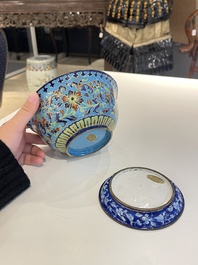 Une coupe &agrave; &eacute;pices &agrave; d&eacute;cor d'un lotus et un bol en &eacute;maux de Canton, Chine, Qianlong/Jiaqing
