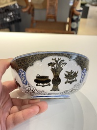 Paire de bols en &eacute;maux de Canton &agrave; d&eacute;cor d'antiquit&eacute;s, Chine, Yongzheng/Qianlong