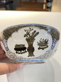 Paire de bols en &eacute;maux de Canton &agrave; d&eacute;cor d'antiquit&eacute;s, Chine, Yongzheng/Qianlong