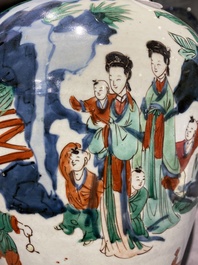 Vase couvert en porcelaine de Chine wucai &agrave; d&eacute;cor de gar&ccedil;ons jouant, &eacute;poque Transition