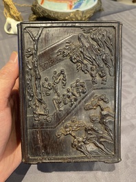 Een Chinese vierkante penselenpot in zitan met verhalend reli&euml;fdecor, 19e eeuw