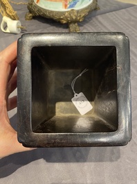 Een Chinese vierkante penselenpot in zitan met verhalend reli&euml;fdecor, 19e eeuw