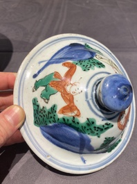 Vase couvert en porcelaine de Chine wucai &agrave; sujet narratif, &eacute;poque Transition