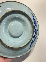 Paire de tasses sur supports de type 'trembleuse' en &eacute;maux de Canton &agrave; d&eacute;cor 'Shou', Chine, Qianlong