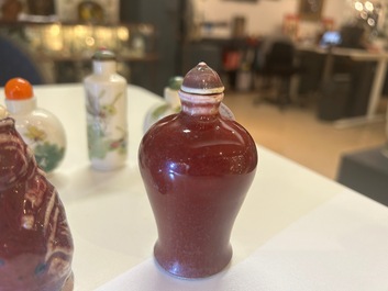 Trois tabati&egrave;res en porcelaine de Chine &agrave; &eacute;mail flamb&eacute;, 18/19&egrave;me