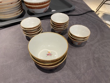 Een Chinees ijzerrood en verguld 36-delig 'Shou' servies, Tongzhi merk en periode