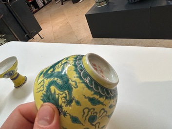 Une collection vari&eacute;e en porcelaine de Chine &agrave; fond jaune, 19/20&egrave;me