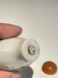 Twee Chinese snuifflessen in porselein, Daoguang merk en periode