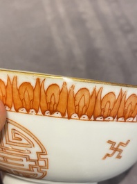Een Chinees ijzerrood en verguld 36-delig 'Shou' servies, Tongzhi merk en periode