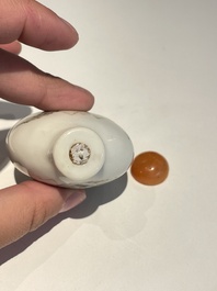 Twee Chinese snuifflessen in porselein, Daoguang merk en periode