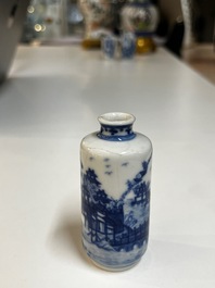 Cinq tabati&egrave;res en porcelaine de Chine en bleu et blanc, 19/20&egrave;me