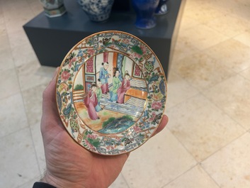 Een Chinees Canton famille rose 14-delig koffie- en theeservies, 19e eeuw