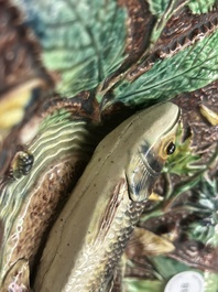Plat de forme ovale en terre verniss&eacute;e figurant deux poissons dans le style de Palissy, Victor Barbizet (1808-1884), 19&egrave;me