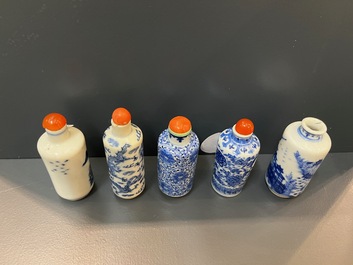 Cinq tabati&egrave;res en porcelaine de Chine en bleu et blanc, 19/20&egrave;me