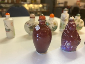 Trois tabati&egrave;res en porcelaine de Chine &agrave; &eacute;mail flamb&eacute;, 18/19&egrave;me