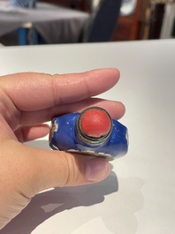 Twee Chinese snuifflessen in porselein, Daoguang merk en periode