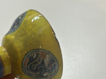 Une collection vari&eacute;e en porcelaine de Chine &agrave; fond jaune, 19/20&egrave;me