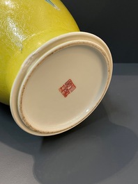 Vijf Chinese famille rose vazen, Qianlong merken, 20e eeuw