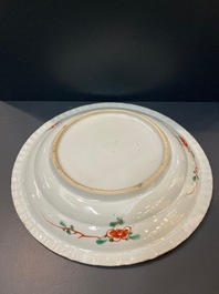 Paire de plats en porcelaine de Chine famille verte &agrave; d&eacute;cor de ph&eacute;nix, Kangxi
