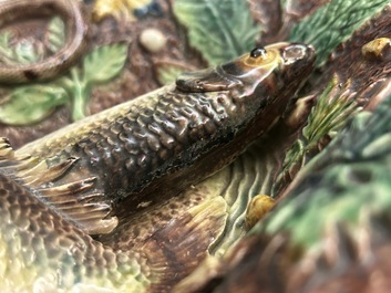 Plat de forme ovale en terre verniss&eacute;e figurant deux poissons dans le style de Palissy, Victor Barbizet (1808-1884), 19&egrave;me