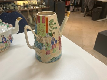 Een Chinees Canton famille rose 14-delig koffie- en theeservies, 19e eeuw