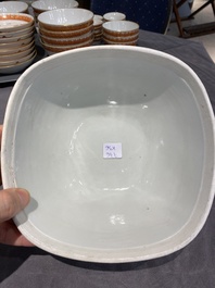 Een Chinees ijzerrood en verguld 36-delig 'Shou' servies, Tongzhi merk en periode
