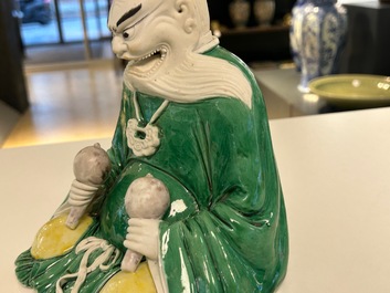 Figure de Longwang biscuit &eacute;maill&eacute; vert, Chine, Kangxi