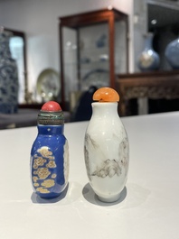 Twee Chinese snuifflessen in porselein, Daoguang merk en periode
