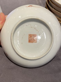 Een Chinees ijzerrood en verguld 36-delig 'Shou' servies, Tongzhi merk en periode