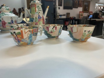 Een Chinees Canton famille rose 14-delig koffie- en theeservies, 19e eeuw