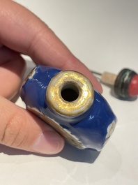 Twee Chinese snuifflessen in porselein, Daoguang merk en periode