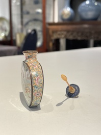 Tabati&egrave;re en &eacute;maux de P&eacute;kin &agrave; d&eacute;cor d'&eacute;trangers, marque et &eacute;poque de Qianlong