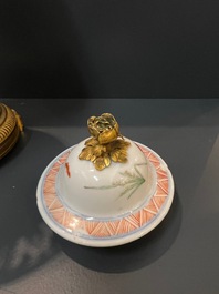 Een Chinese famille verte vaas en een ge&euml;mailleerde Yixing steengoed vaas met vergulde bronzen monturen, 19e eeuw