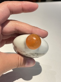 Twee Chinese snuifflessen in porselein, Daoguang merk en periode