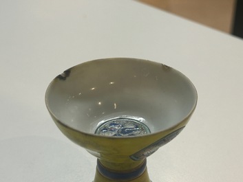 Une collection vari&eacute;e en porcelaine de Chine &agrave; fond jaune, 19/20&egrave;me
