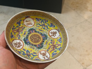 Une collection vari&eacute;e en porcelaine de Chine &agrave; fond jaune, 19/20&egrave;me